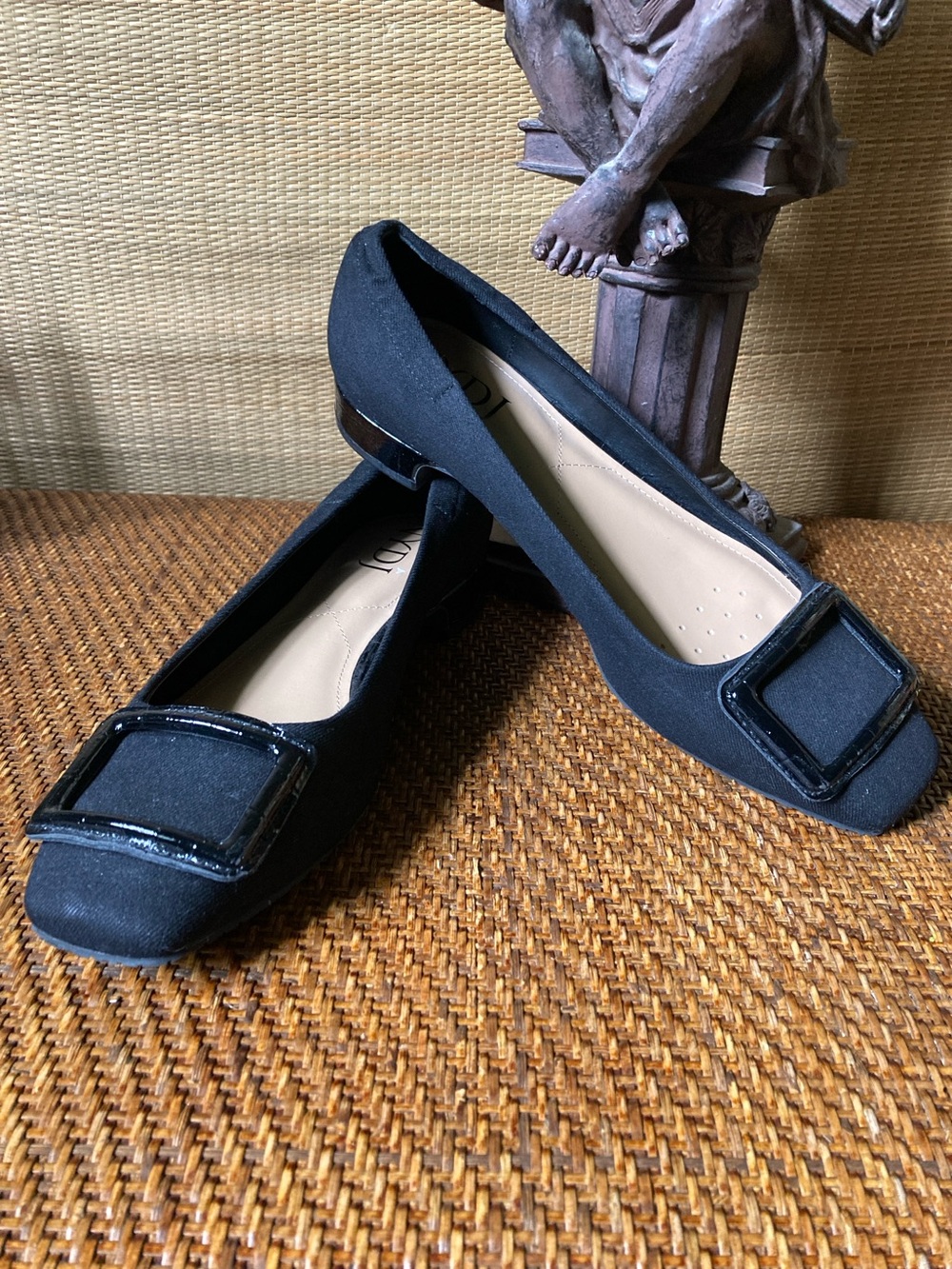 NYDJ Size 10 Baren black slip on shoes